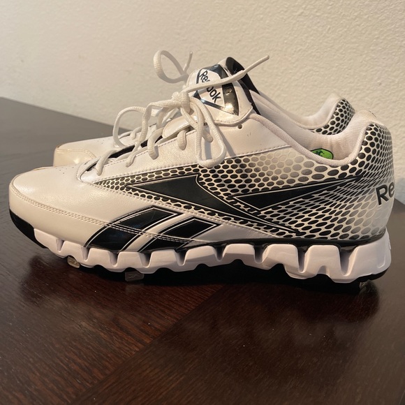 reebok pump baseball cleats